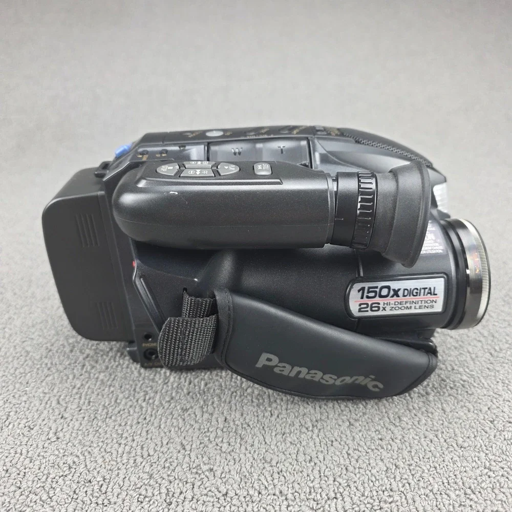 Panasonic PV-L579 Palmcorder VHS-C Camcorder Bundle - Tested and Working